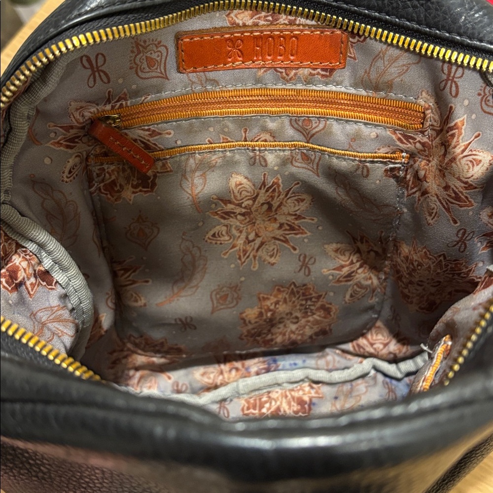 HOBO Round Black Crossbody Leather Bag Adjustable Strap Fabric Lined - Picture 7 of 8